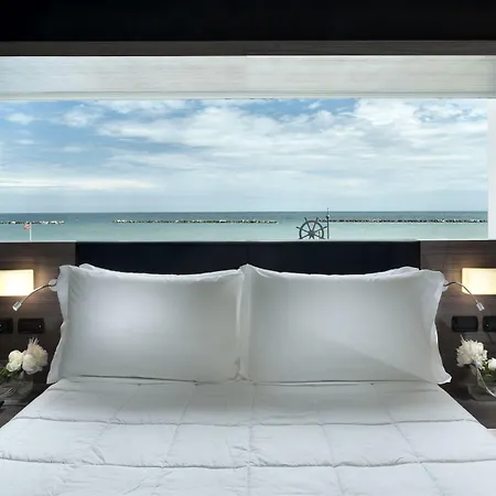 Ξενοδοχείο Lungomare 4*