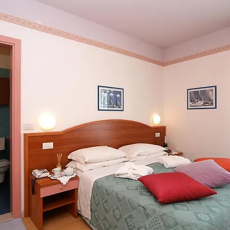 Ξενοδοχείο Lungomare 4*